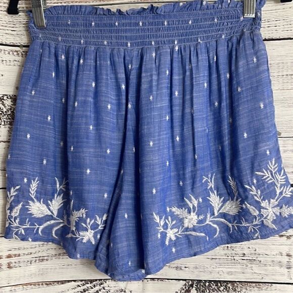 American Eagle Shorts Womens Size Small embroidered smocked Waist Boho light NWT - Picture 3 of 11